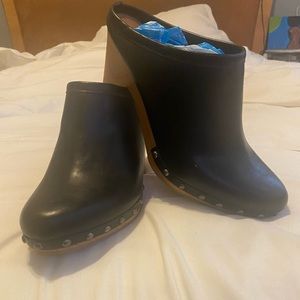Black clogs